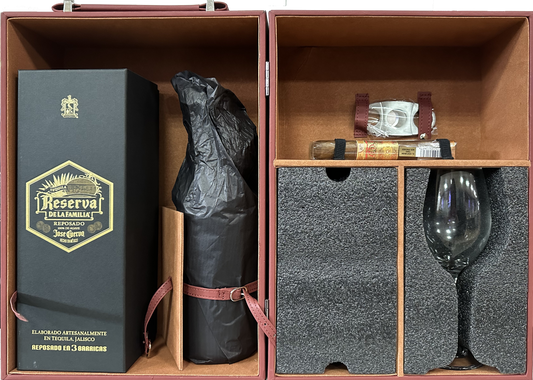 GIFT BOX WITH JOSE CUERVO DE LA FAMILIA RESERVE TEQUILA REPOSADO 750ML